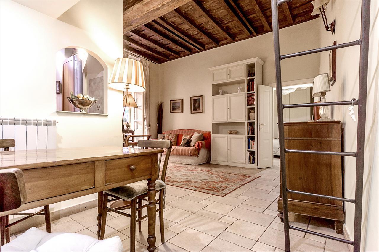 Palazzo Farnese Historical Apartment Rom
